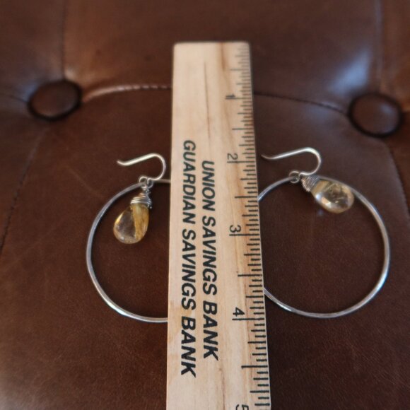 Faceted teardrops green/yellow stone&sterling silver front facing hoop earrings - Picture 16 of 16